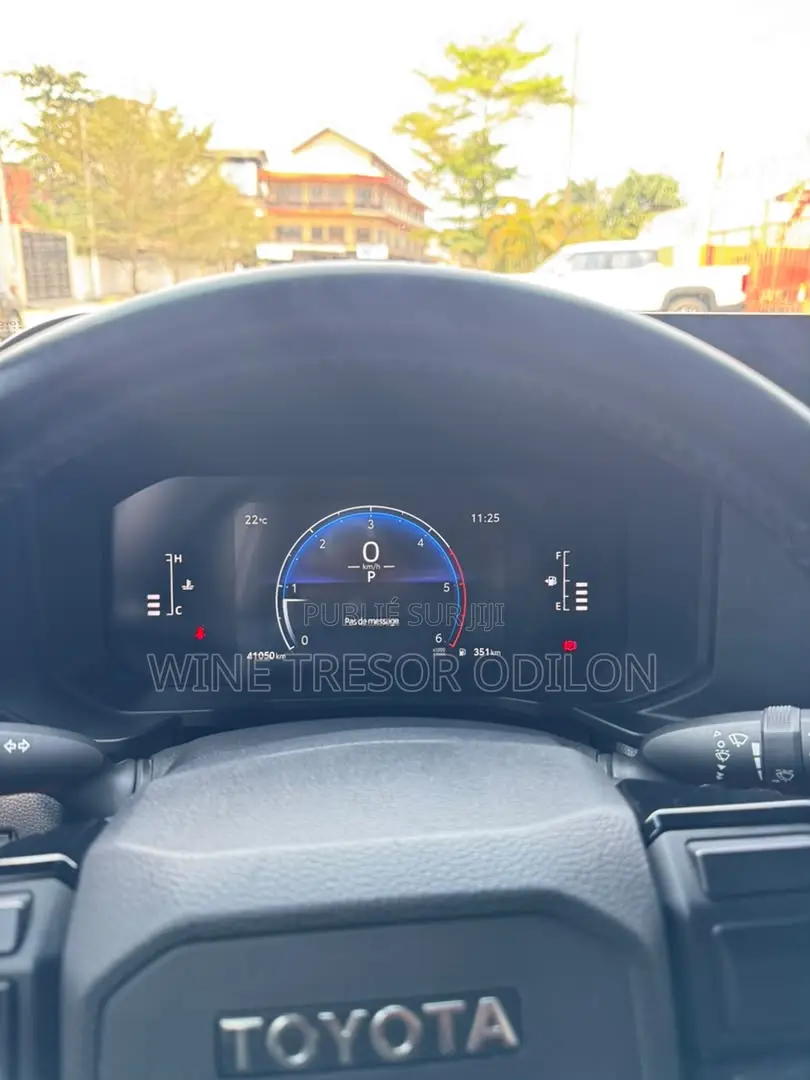 Toyota Land Cruiser Prado 2.4 Petrol 2025 Gris