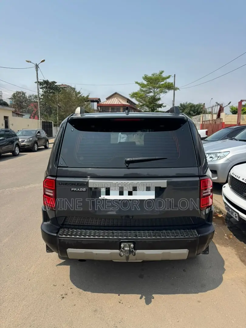Toyota Land Cruiser Prado 2.4 Petrol 2025 Gris