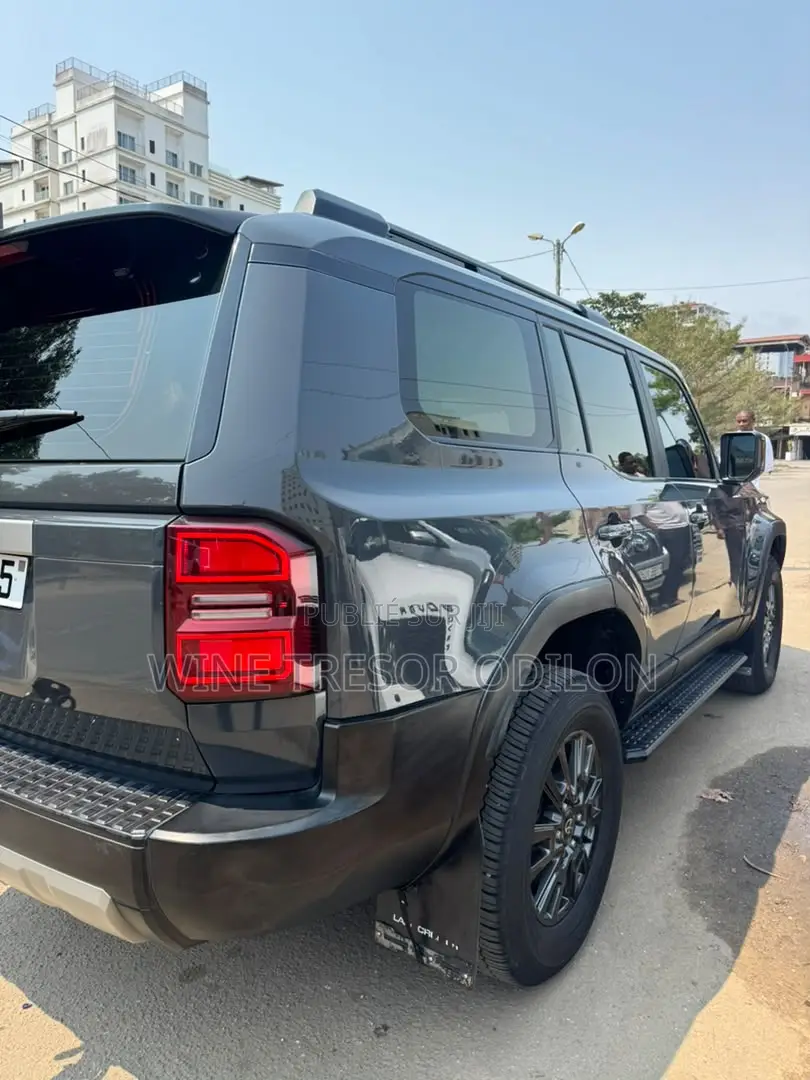 Toyota Land Cruiser Prado 2.4 Petrol 2025 Gris