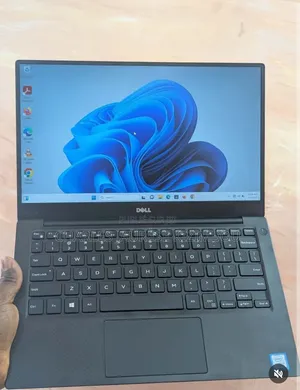 Nouveau Dell XPS 13 9360 8GB Intel Core i5 SSD 256GB