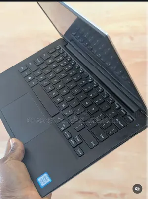 Nouveau Dell XPS 13 9360 8GB Intel Core i5 SSD 256GB
