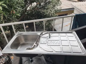 Évier De Cuisine Avec Robinet