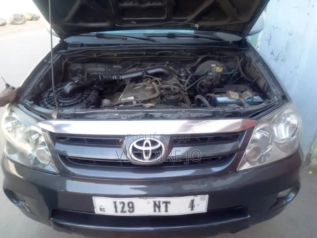 Toyota Fortuner 2014 Gris