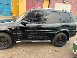 Toyota RAV4 1999 Noir