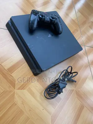 PlayStation Slim 4 Craqué