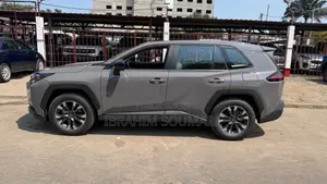 Nouveau Toyota RAV4 2027 Noir Mat