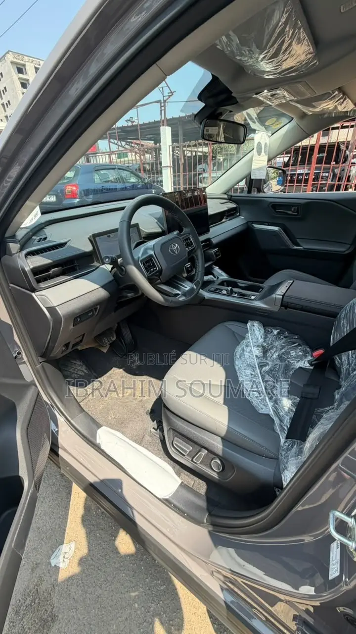Nouveau Toyota RAV4 2027 Noir Mat
