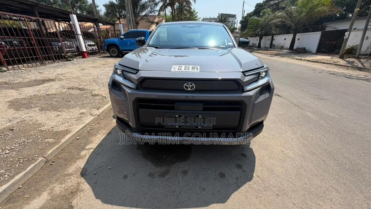 Nouveau Toyota RAV4 2027 Noir Mat