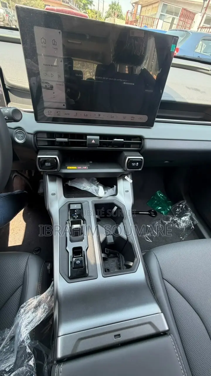 Nouveau Toyota RAV4 2027 Noir Mat
