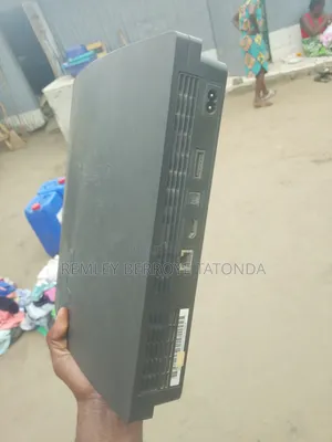 Ps3 À Vendre Acheté Il Y a 3 Mois À Débattre Craqué Avec 7 Jeux