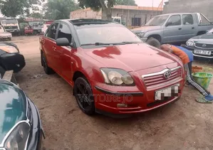 Toyota Avensis 2014 Rouge