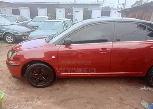 Toyota Avensis 2014 Rouge