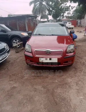 Toyota Avensis 2014 Rouge