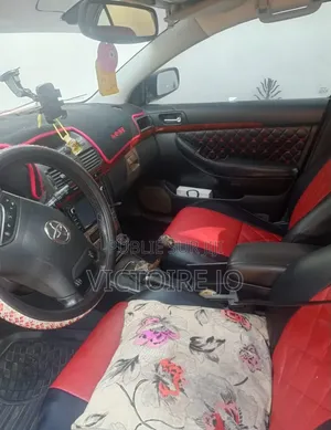 Toyota Avensis 2014 Rouge