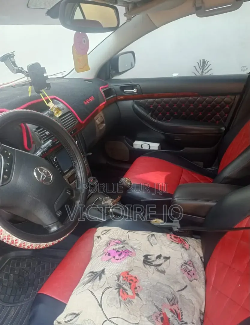 Toyota Avensis 2014 Rouge