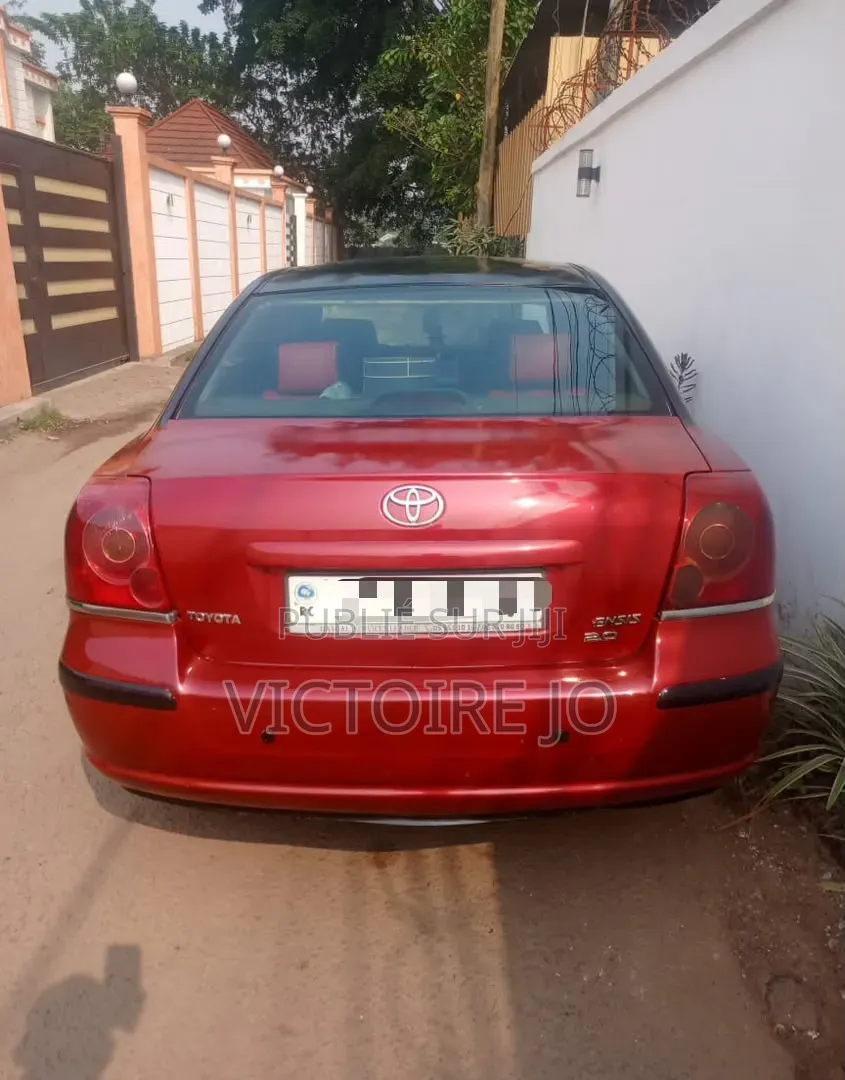 Toyota Avensis 2014 Rouge