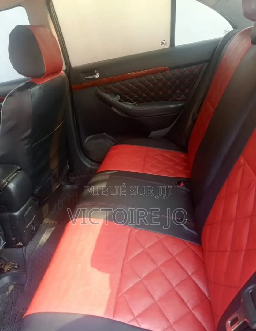 Toyota Avensis 2014 Rouge