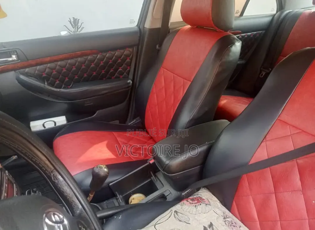 Toyota Avensis 2014 Rouge