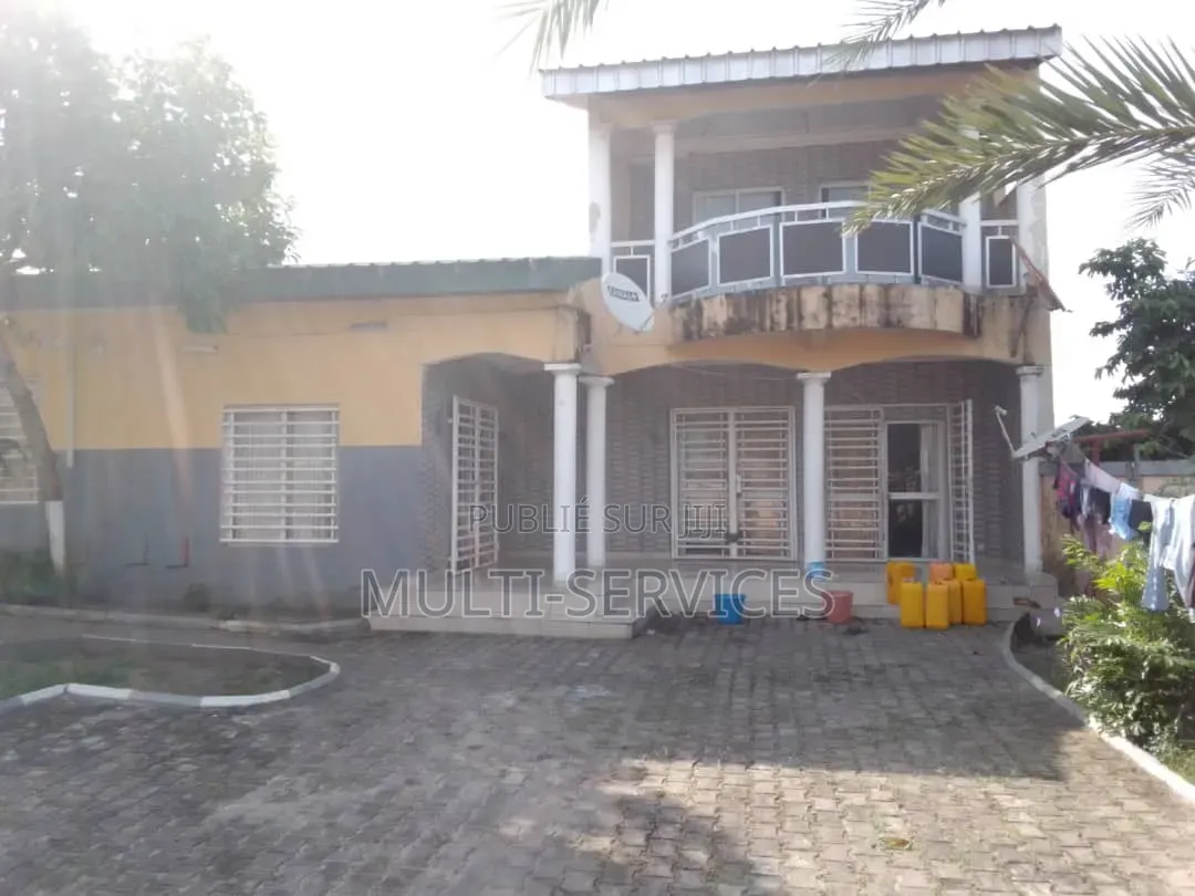 4chbre Villa dans Tié-Tié à Vendre