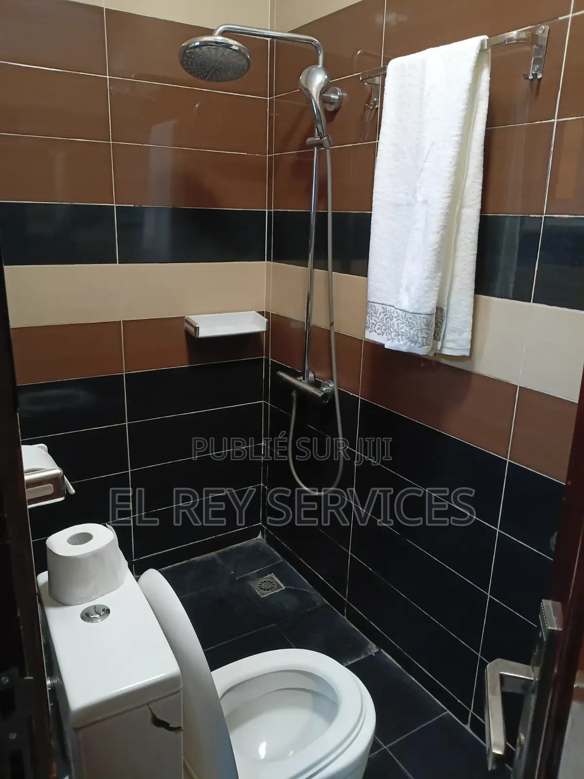 Meublé 3chbre Appartement dans El Rey Appartements, Ouenzé à Louer