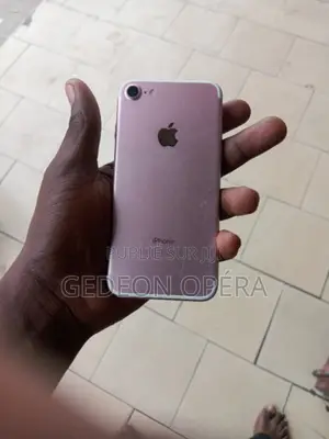 Pomme iPhone 7 32 GB Rose