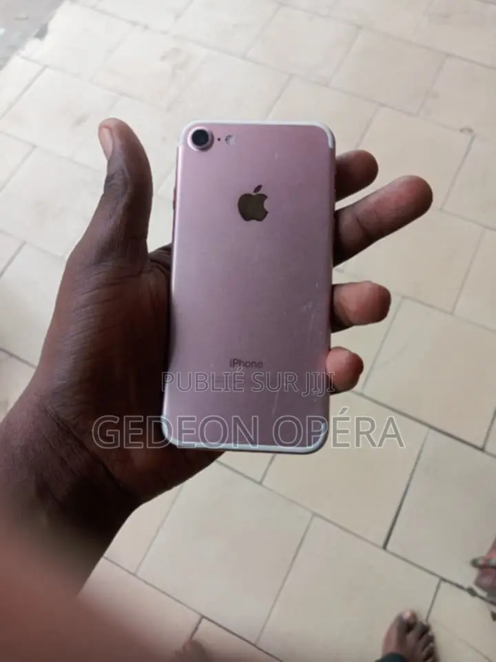 Pomme iPhone 7 32 GB Rose