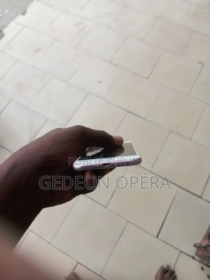 Pomme iPhone 7 32 GB Rose