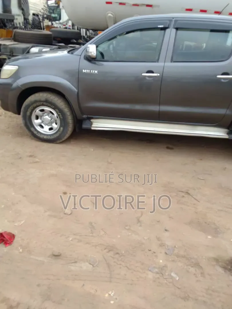 Toyota Hilux 2012 Gris