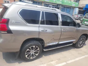 Toyota Land Cruiser Prado 2019 Doré