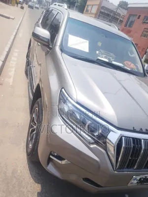 Toyota Land Cruiser Prado 2019 Doré