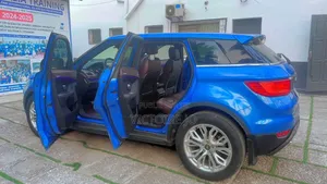 Voiture 2020 Bleu