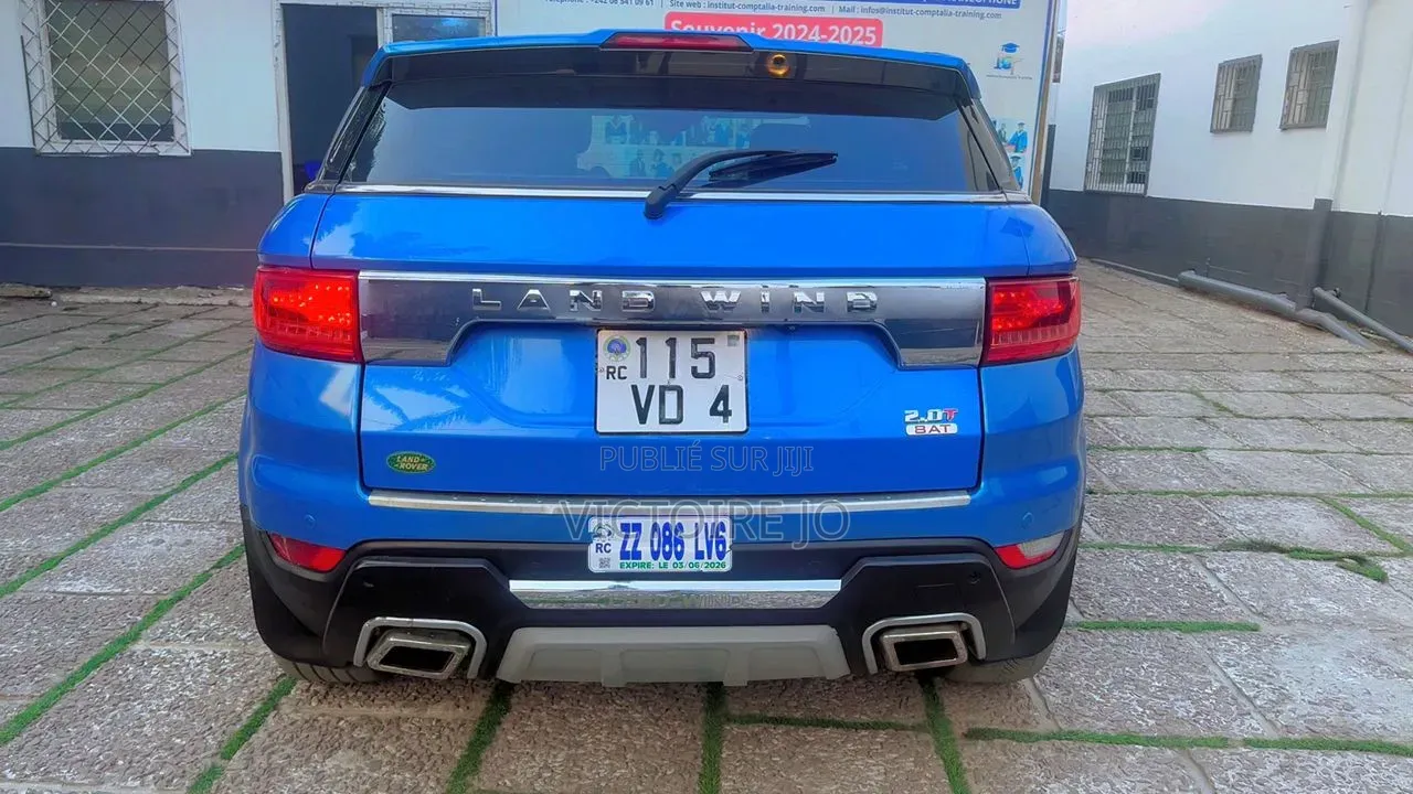 Voiture 2020 Bleu