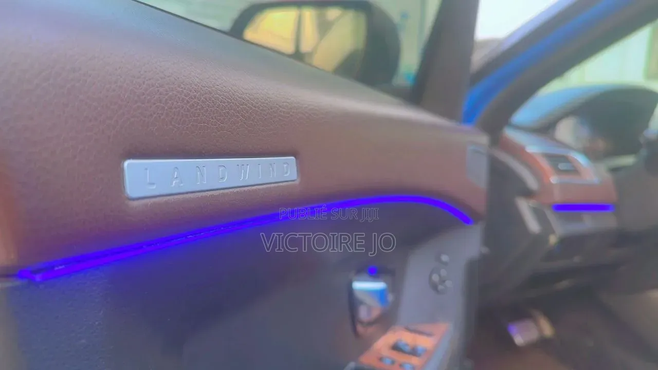 Voiture 2020 Bleu