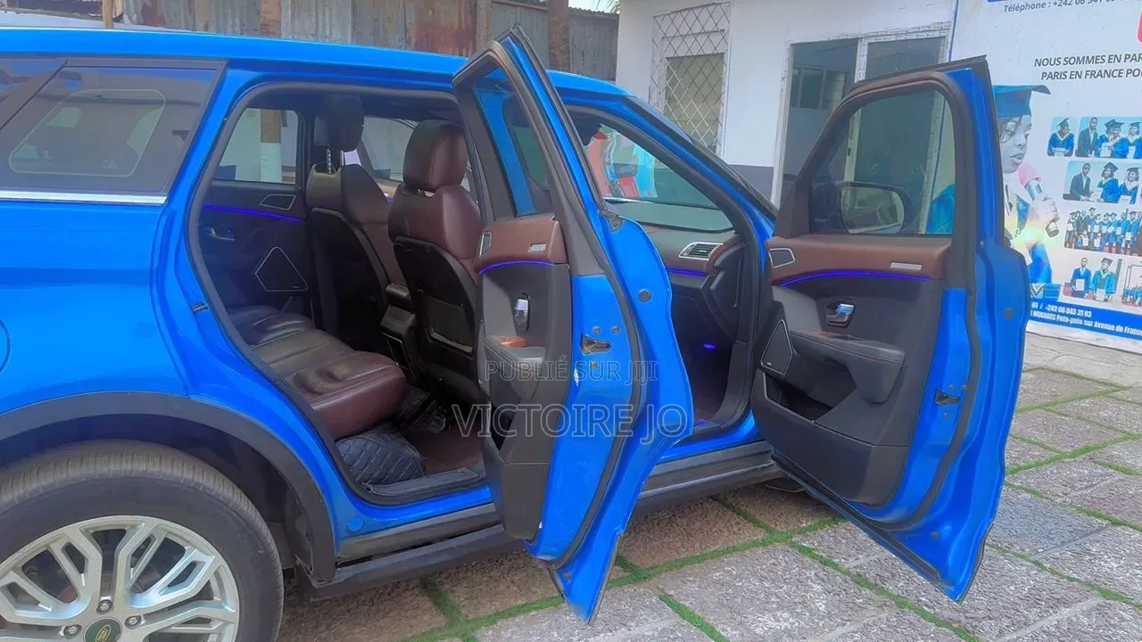 Voiture 2020 Bleu