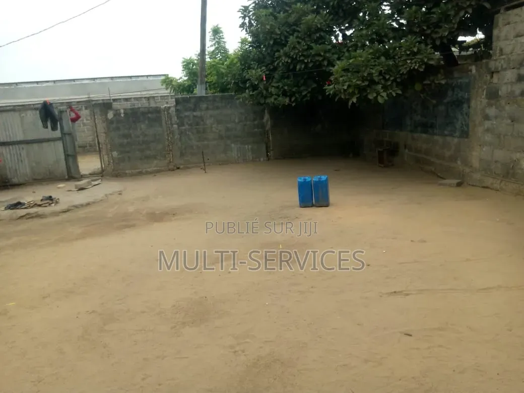 2chbre Maison dans Mutliservices, Ngoyo à Vendre