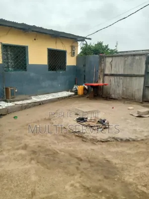 2chbre Maison dans Mutliservices, Ngoyo à Vendre