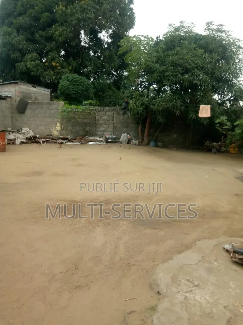 2chbre Maison dans Mutliservices, Ngoyo à Vendre