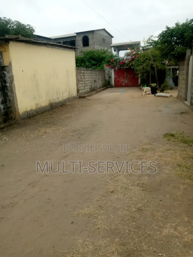 2chbre Maison dans Mutliservices, Ngoyo à Vendre