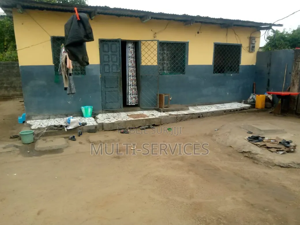 2chbre Maison dans Mutliservices, Ngoyo à Vendre