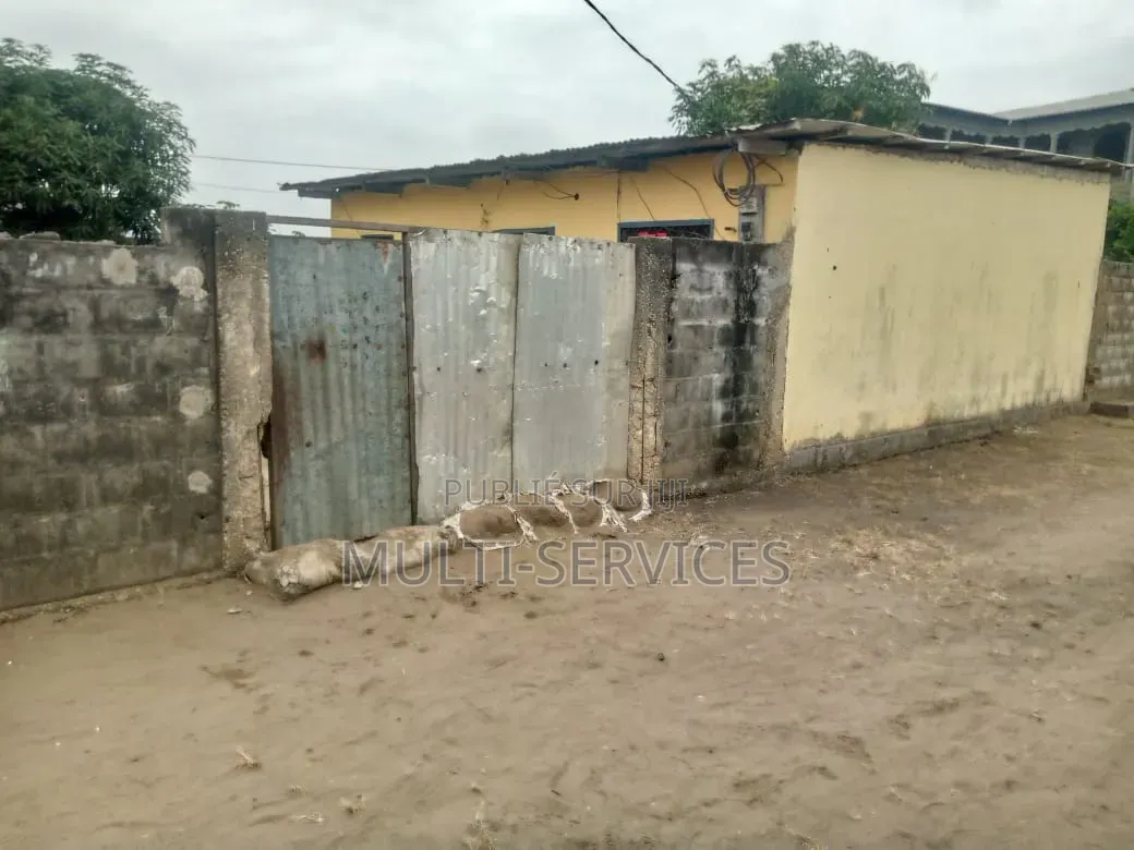 2chbre Maison dans Mutliservices, Ngoyo à Vendre