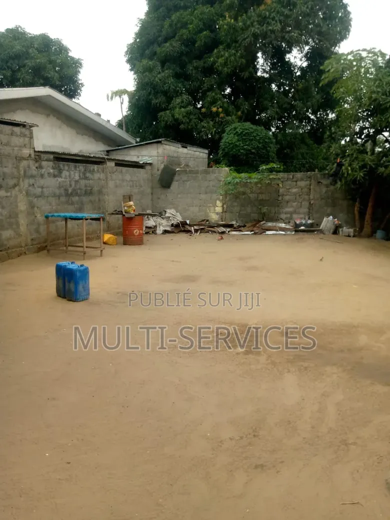 2chbre Maison dans Mutliservices, Ngoyo à Vendre