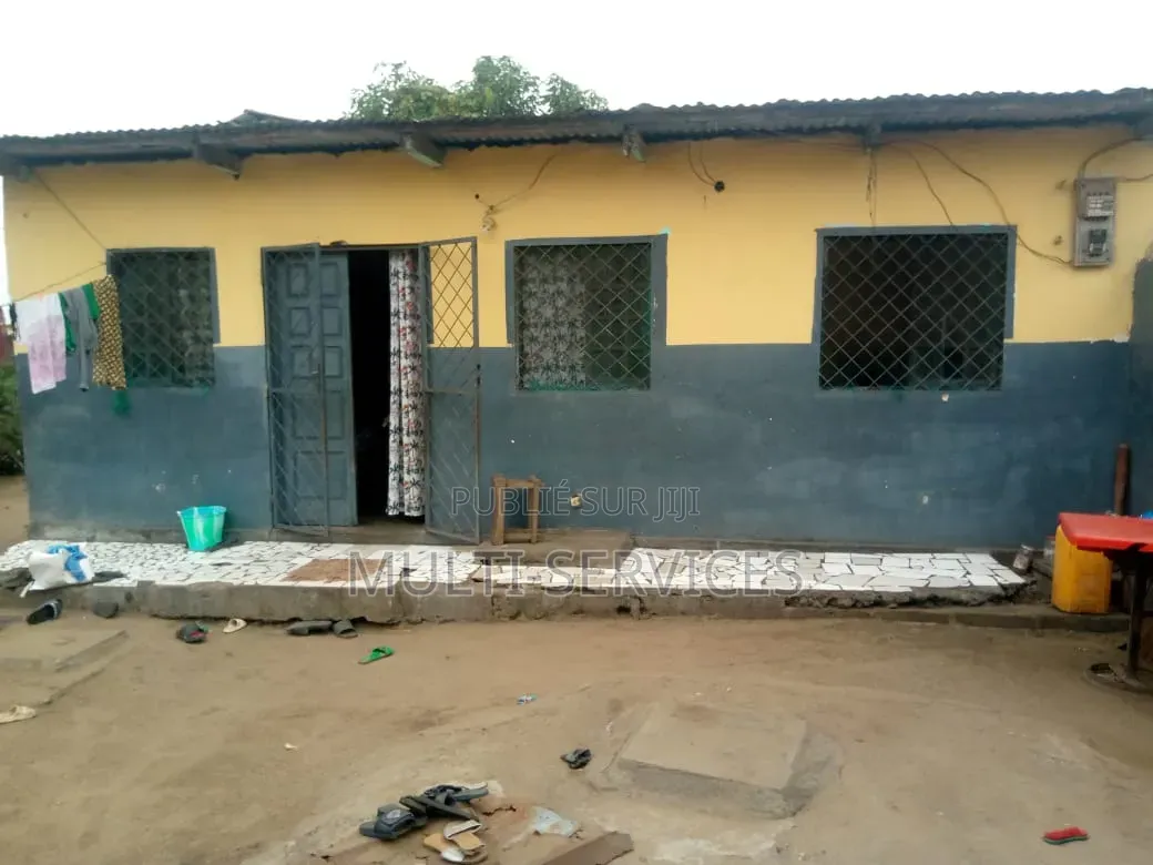 2chbre Maison dans Mutliservices, Ngoyo à Vendre