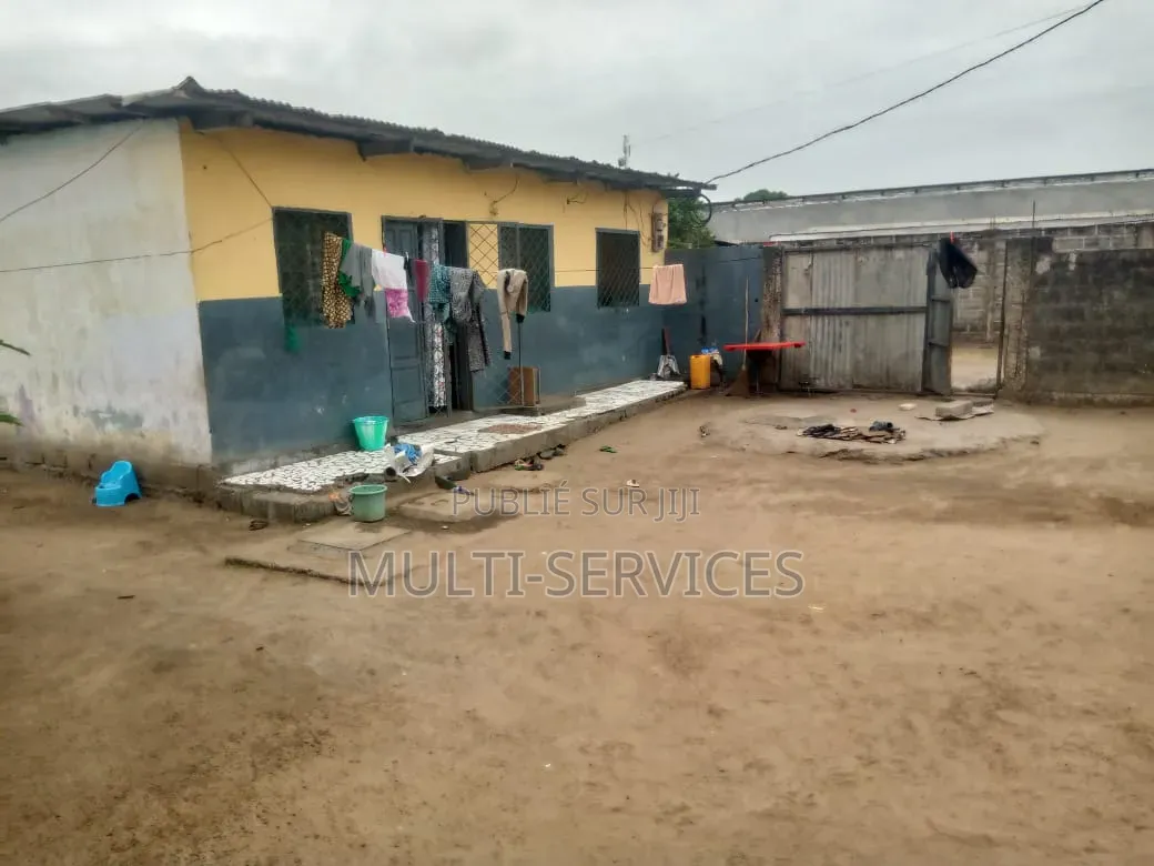 2chbre Maison dans Mutliservices, Ngoyo à Vendre