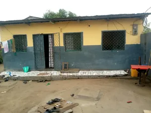 2chbre Maison dans Mutliservices, Ngoyo à Vendre