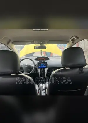 Toyota Yaris 2012 Jaune