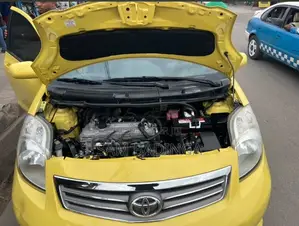 Toyota Yaris 2012 Jaune