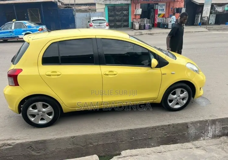 Toyota Yaris 2012 Jaune