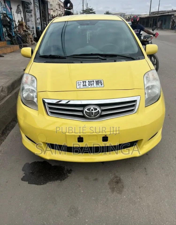 Toyota Yaris 2012 Jaune