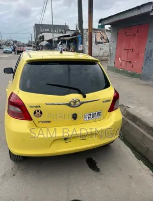 Toyota Yaris 2012 Jaune