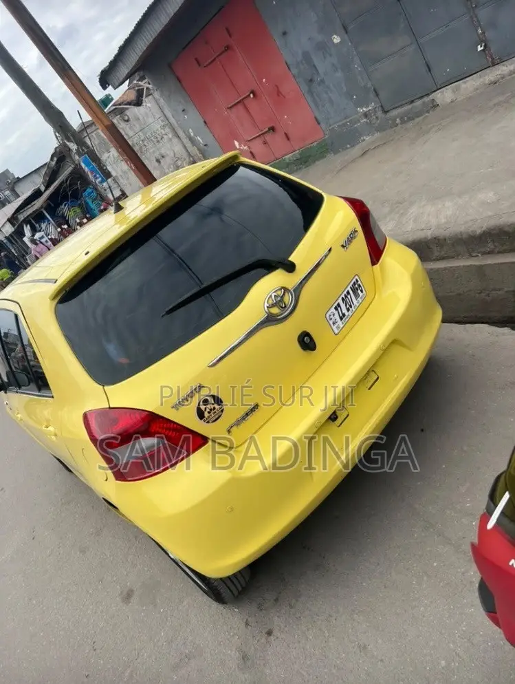 Toyota Yaris 2012 Jaune